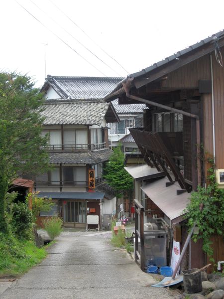 千曲川に向かう旧中山道