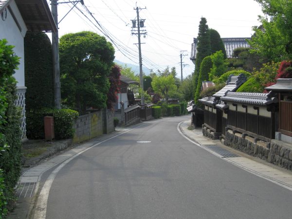 塩尻宿に向かう旧中山道