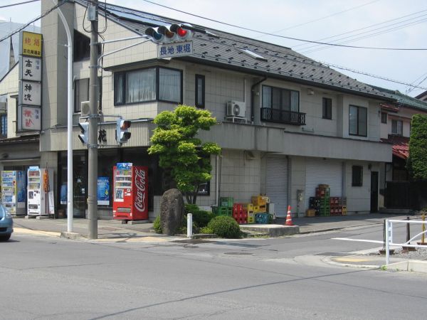 伊奈道との交差点