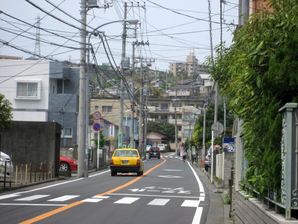 権太坂に向かう旧東海道