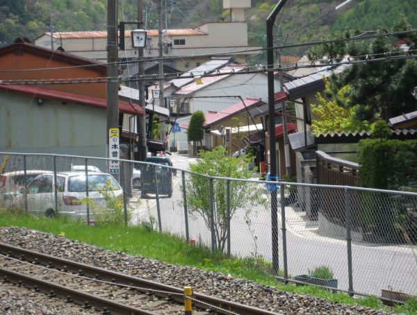 線路で分断される旧中山道