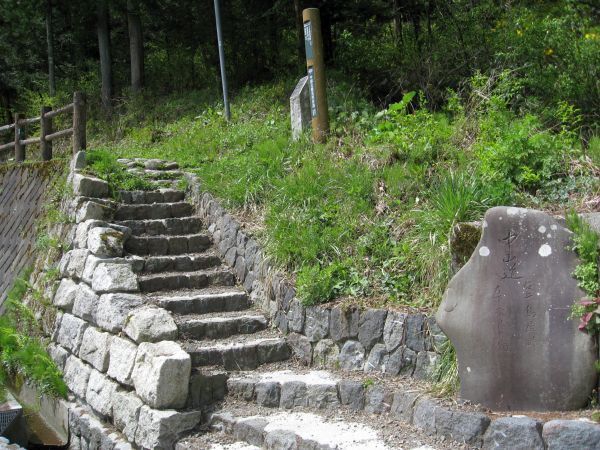 鳥居峠の登り口