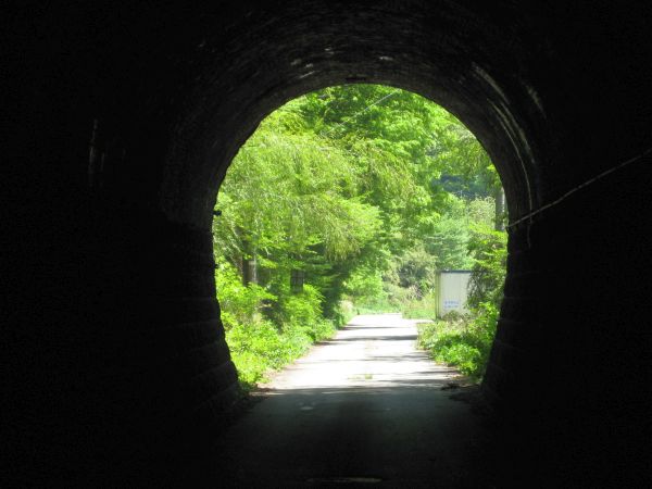 トンネルを抜ける