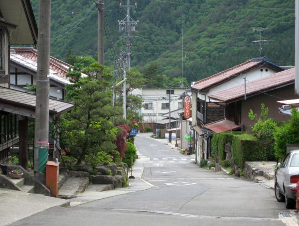 野尻宿の下り坂