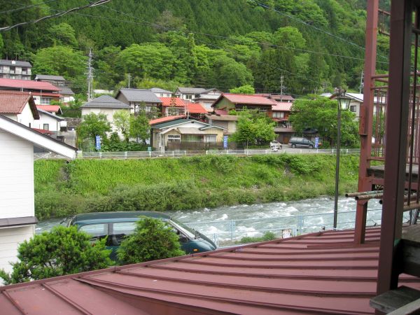 さらしなやの裏を流れる木曽川