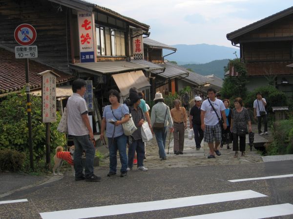 馬籠宿に入る