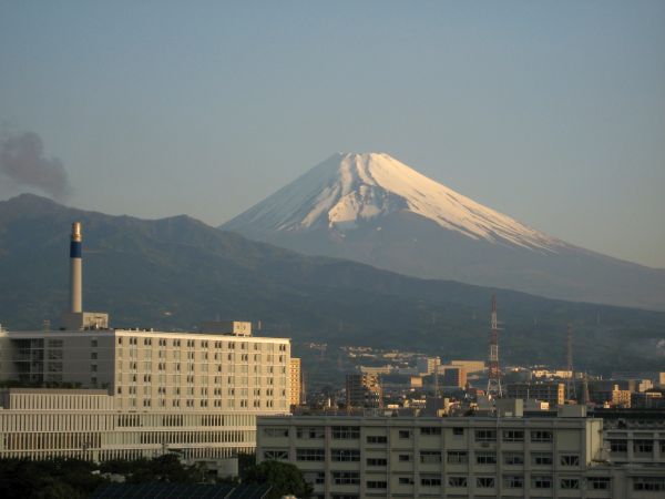 ホテルの窓から見えた富士山