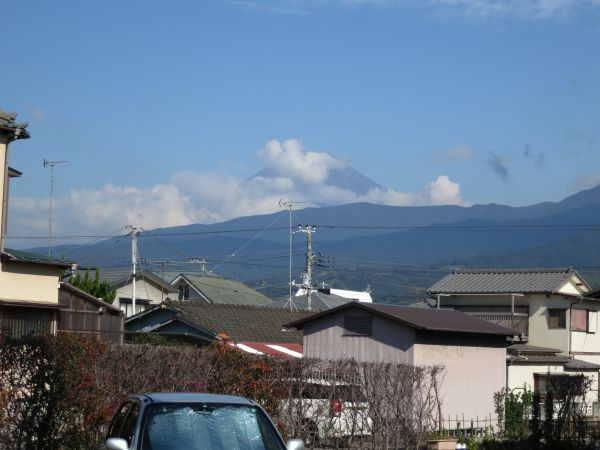 雲に隠れ始める富士山