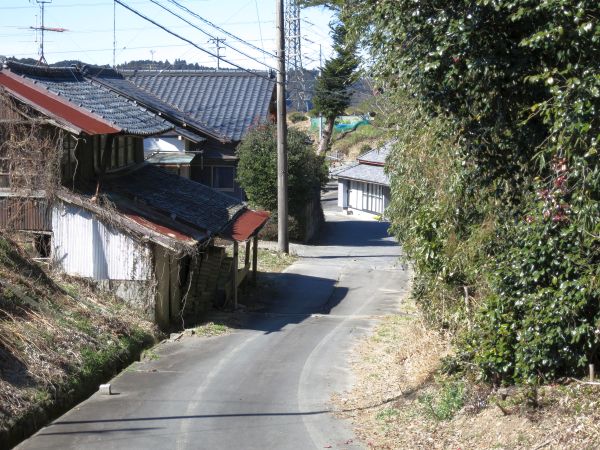 民家が見え始めた