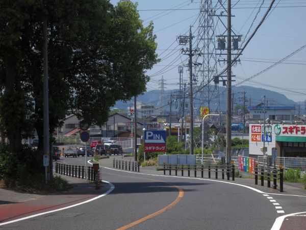 坂を下る旧中山道